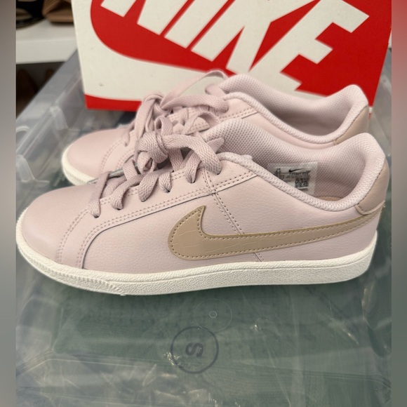 NIB Nike Court Royale Women’s Sneakers – Size 6.5 pink lavender purple - Picture 5 of 11
